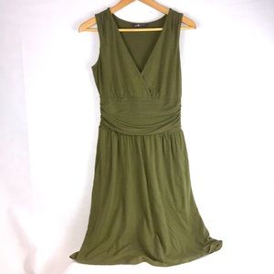 The North Face Women's Size S/P Army Green V-Neck Ruched Waist Sleeveless Dress